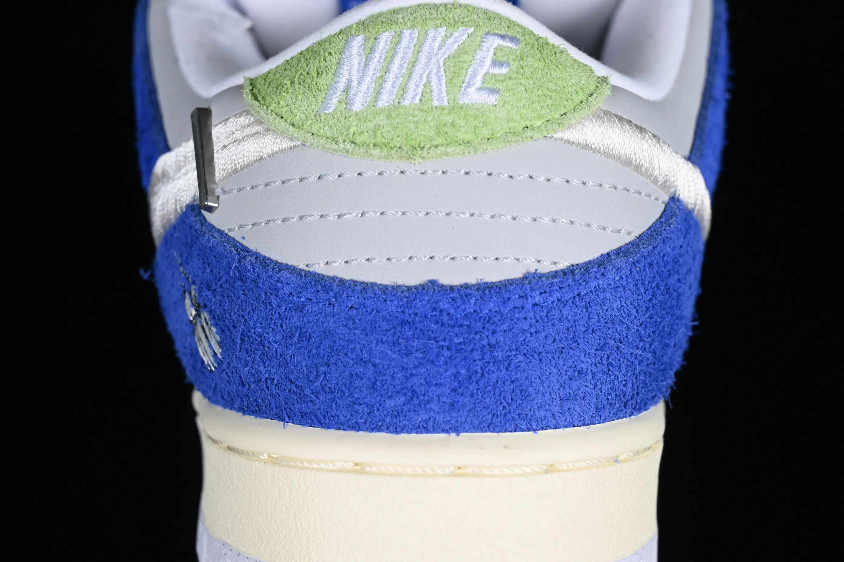 All categories Nk SB Dunk series Nk SB Dunk Low low-top sneakers F version Fly Streetwear x Nk SB Dunk Low joint model SB dunk series low-top casual sports skateboard shoes DQ5130-400